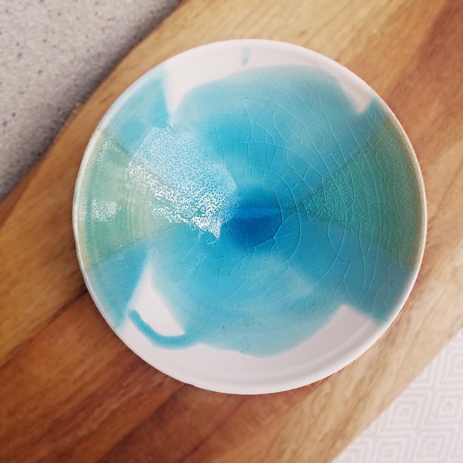 笠間白信楽中皿【碧い湖に降る木漏れ日・泡】深皿1枚目の画像